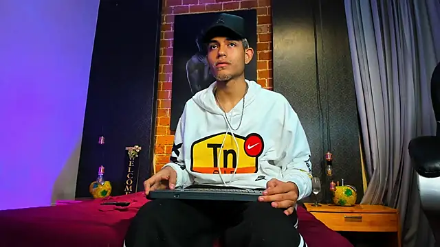 ItsZairen online show from May 2026 03:46:02 AM