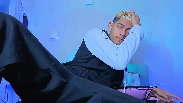 ItsZairen online show from April 2026 03:56:01 AM