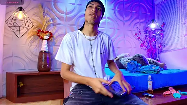 ItsZairen online show from May 2026 03:44:01 AM