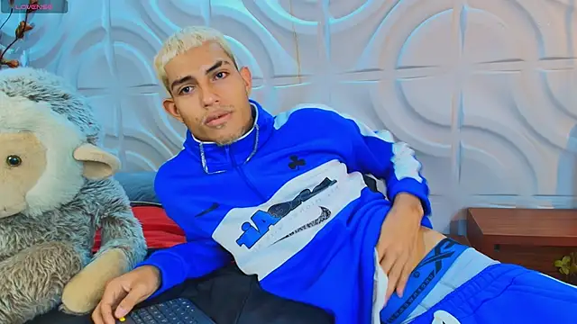 ItsZairen online show from March 2026 03:19:01 AM