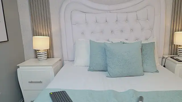 LaurenHazell online show from February 2026 03:40:01 AM