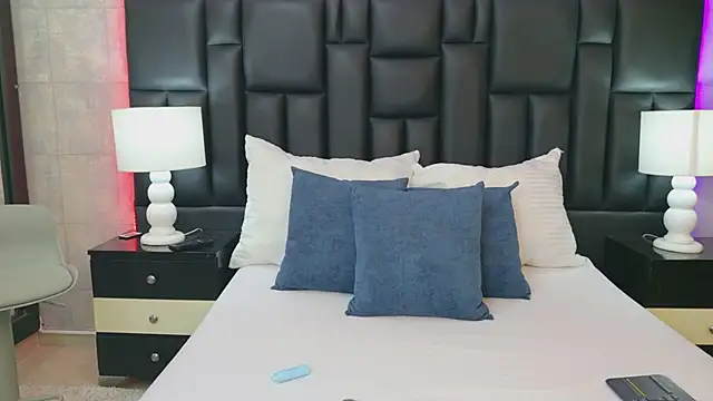 LaurenHazell online show from February 2026 03:28:01 AM