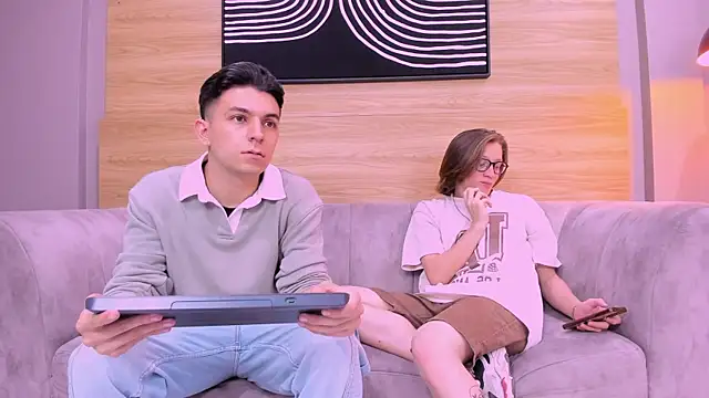 close friends online show from May 2026 07:54:01 PM