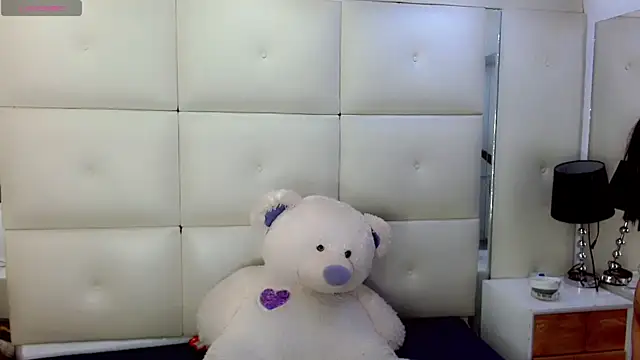 isahotx online show from February 2026 03:51:01 AM