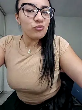 Agusgold22 online show from March 2026 12:55:01 PM