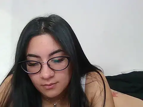 Agusgold22 online show from April 2026 01:18:01 PM