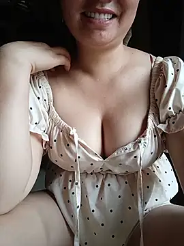 Snapshot of lisn-cute chatting on June 2026 03:23:02 AM lisn-cute online show from June 2026 03:23:02 AM
