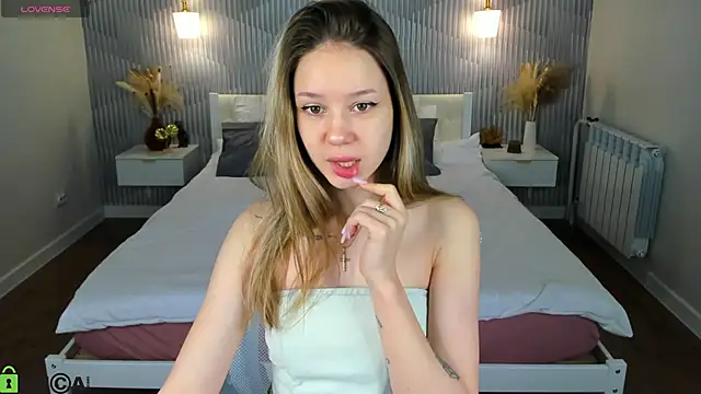 Mini Allice online show from February 2026 01:05:02 AM