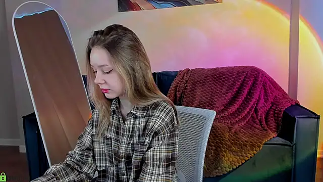 Mini Allice online show from February 2026 01:58:02 AM