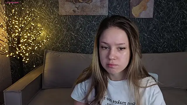 Mini Allice online show from February 2026 01:03:02 AM