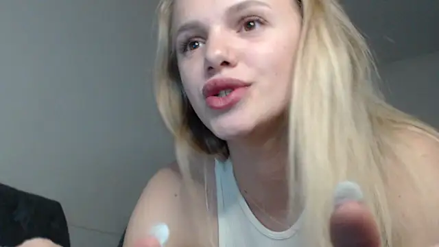 KeylaStar online show from April 2026 08:32:02 PM