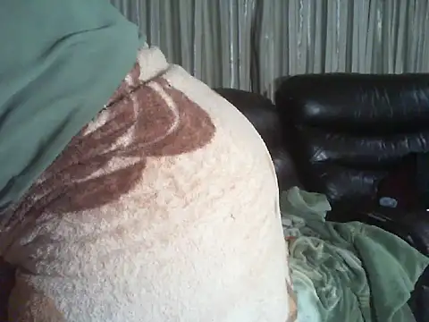 Snapshot of Caramel-Diva chatting on April 2026 05:36:01 PM Caramel-Diva online show from April 2026 05:36:01 PM