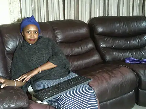 Snapshot of Caramel-Diva chatting on March 2026 06:59:02 PM Caramel-Diva online show from March 2026 06:59:02 PM