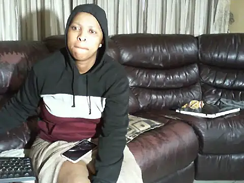 Snapshot of Caramel-Diva chatting on March 2026 05:10:02 AM Caramel-Diva online show from March 2026 05:10:02 AM