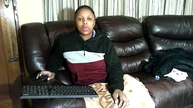 Snapshot of Caramel-Diva chatting on April 2026 05:51:01 PM Caramel-Diva online show from April 2026 05:51:01 PM