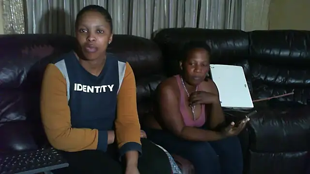 Snapshot of Caramel-Diva chatting on April 2026 06:47:02 PM Caramel-Diva online show from April 2026 06:47:02 PM