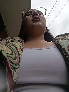 Yulska online show from April 2026 08:43:02 PM