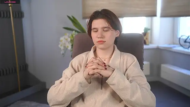 Snapshot of BelleHayton chatting on February 2026 11:21:02 AM BelleHayton online show from February 2026 11:21:02 AM