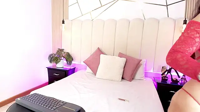 Sol Midelton online show from February 2026 12:39:02 PM