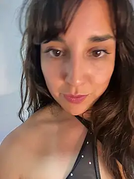 Latinaelisa online show from March 2026 03:32:01 AM