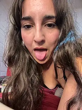 Latinaelisa online show from May 2026 03:10:01 AM