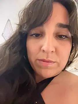 Latinaelisa online show from April 2026 01:29:01 AM