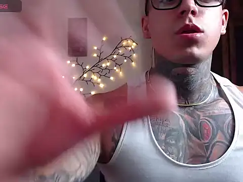 maxstrom111 online show from March 2026 03:38:01 PM