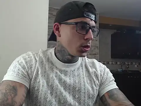 maxstrom111 online show from February 2026 07:44:02 PM