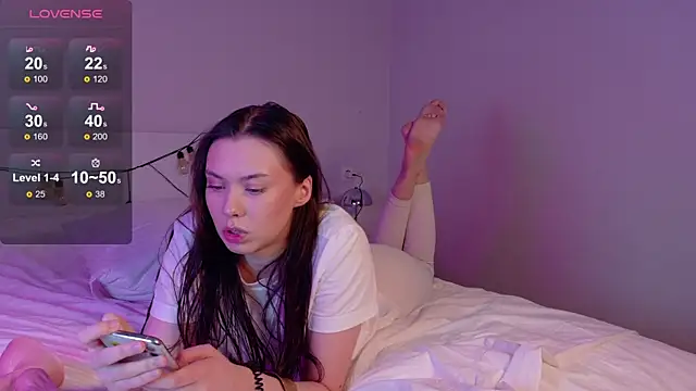 gwenonl1ne online show from April 2026 02:07:02 PM