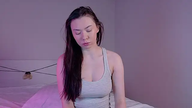 gwenonl1ne online show from April 2026 01:07:01 PM