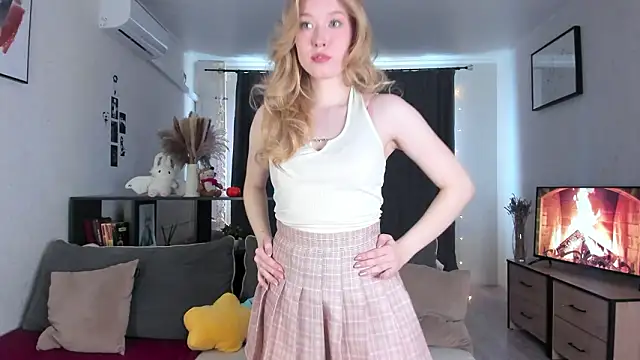 Snapshot of AmyLouWood chatting on February 2026 07:06:02 AM AmyLouWood online show from February 2026 07:06:02 AM