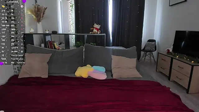 AmyLouWood online show from April 2026 09:49:01 AM