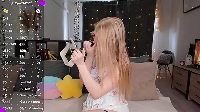 AmyLouWood online show from April 2026 09:25:02 AM