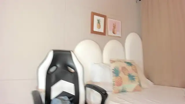 luna bradley  online show from March 2026 12:18:01 PM