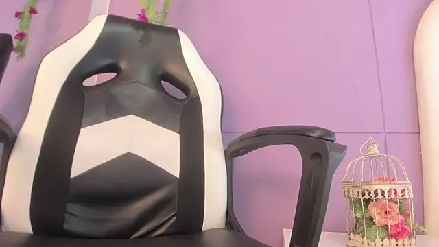 luna bradley  online show from March 2026 12:43:01 PM