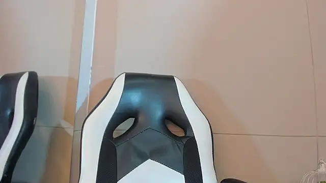 luna bradley  online show from March 2026 12:16:02 PM