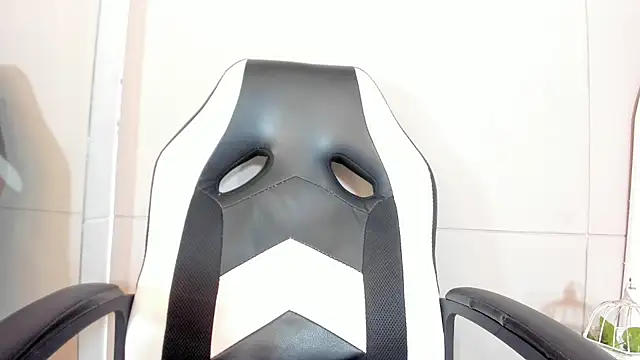 luna bradley  online show from March 2026 12:17:01 PM