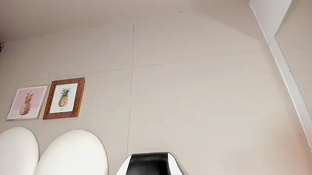 luna bradley  online show from March 2026 12:15:01 PM