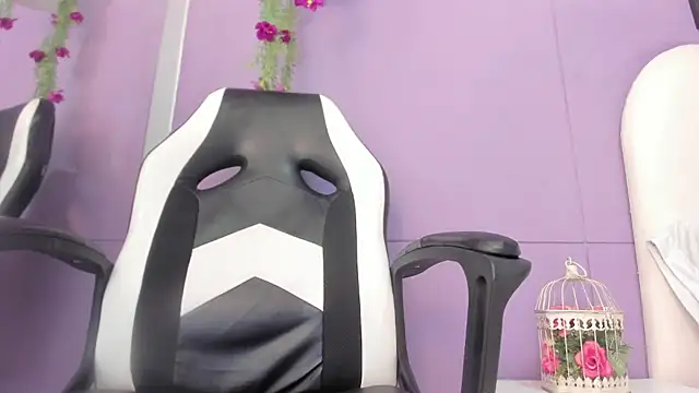 luna bradley  online show from February 2026 12:28:02 PM