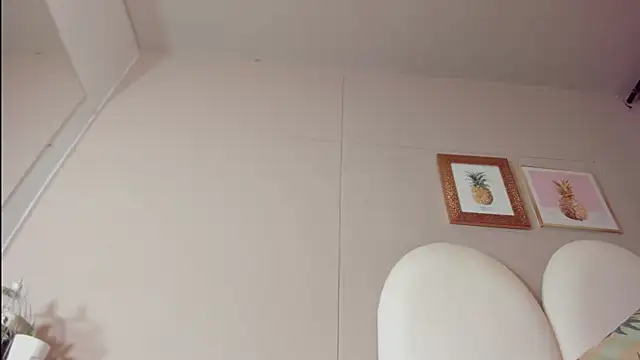 luna bradley  online show from April 2026 12:39:01 PM