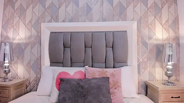 zharia lux 25 online show from April 2026 11:33:02 AM