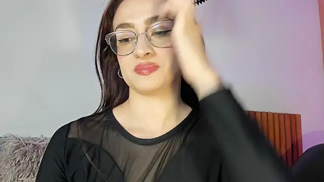 AndraCyruss online show from April 2026 12:12:02 PM