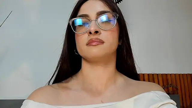 AndraCyruss online show from March 2026 11:53:02 PM