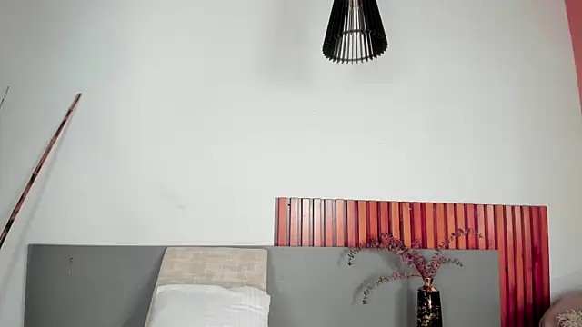 AndraCyruss online show from May 2026 08:14:01 PM