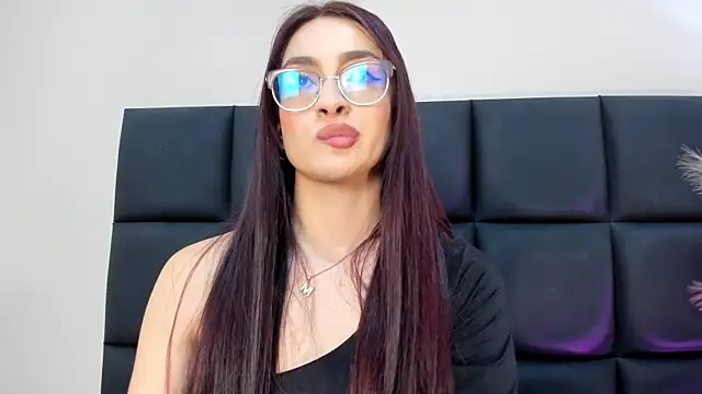 Snapshot of AndraCyruss chatting on February 2026 10:42:02 PM AndraCyruss online show from February 2026 10:42:02 PM