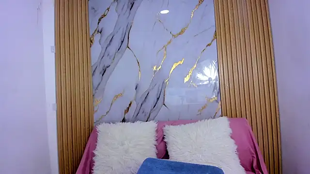 evelin 24  online show from February 2026 03:58:02 PM