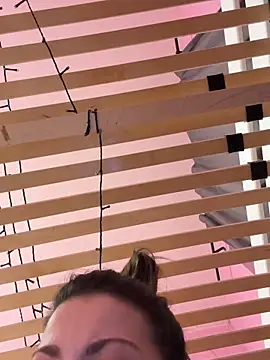 Snapshot of LaraHolt chatting on February 2026 09:06:02 PM LaraHolt online show from February 2026 09:06:02 PM