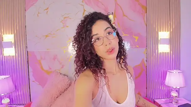 Woo isDaphne online show from April 2026 10:49:02 PM