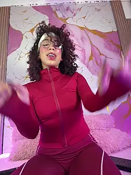 Woo isDaphne online show from April 2026 11:07:02 PM