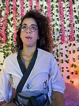 Woo isDaphne online show from February 2026 11:57:01 PM